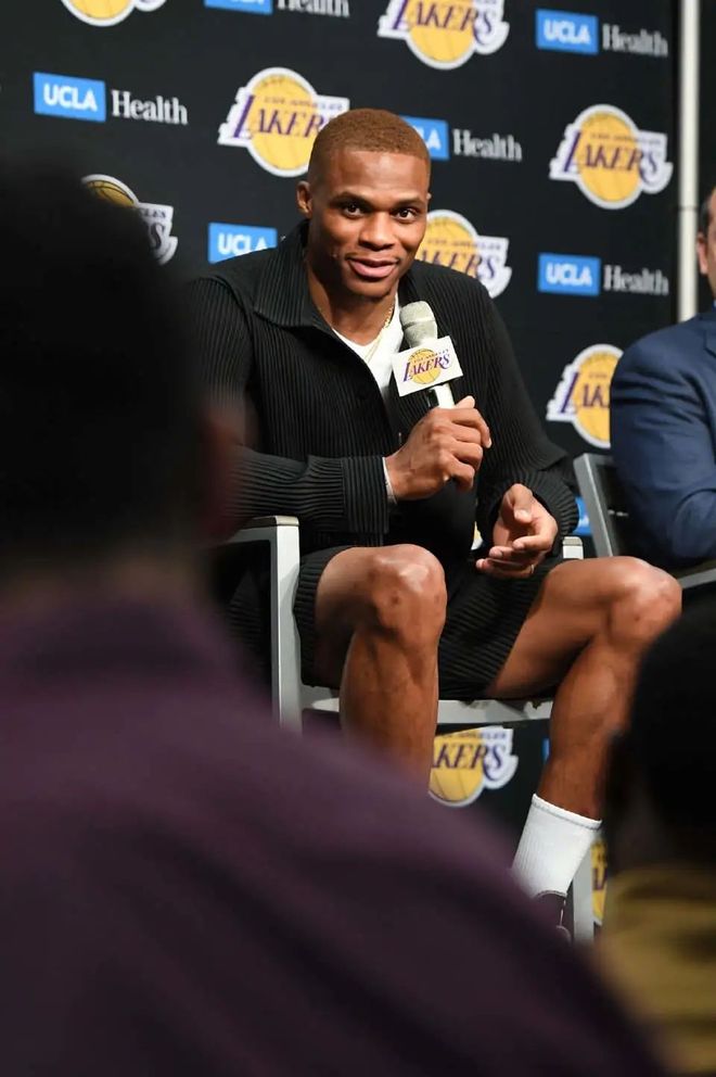 巴恩斯暴露进攻短板，近20次出手，命中率仅为33.3%（巴恩斯进攻乏力：最近20投命中率仅33.3%）