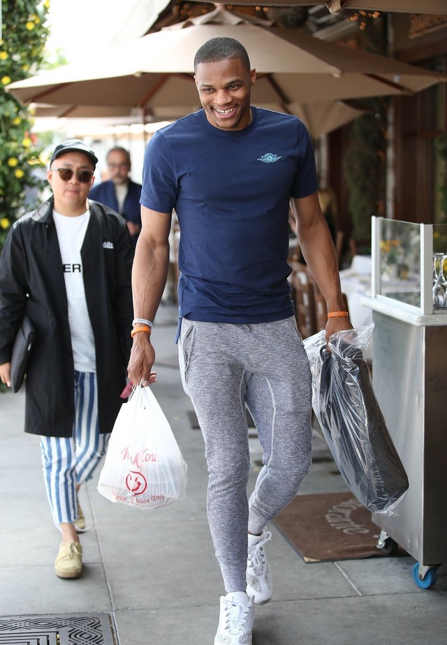 斯基拉：索默在国米的未来存疑，目前续约谈判陷入停滞（斯基拉：国米与索默续约停摆，球员未来未定）