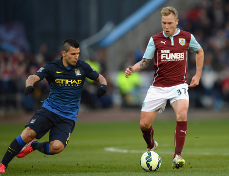 伊布社交媒体秀冠军数量 15个赛季拿13个联赛冠军（伊布社媒晒荣誉：15季斩获13座联赛桂冠）